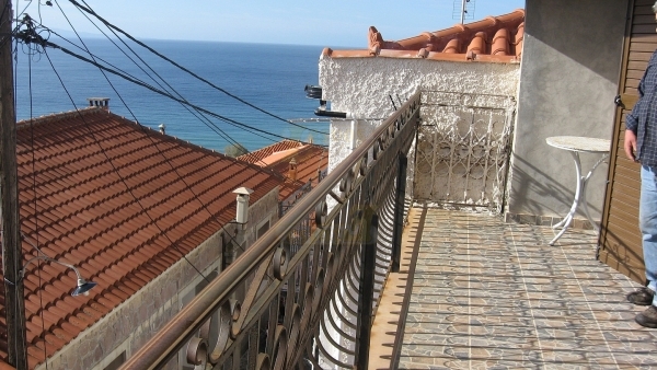 Πωλείται μονοκατοικία στην Μήθυμνα (Μόλυβο) Λέσβου. Πωλείται μονοκατοικία στην Μήθυμνα (Μόλυβο) Λέσβου.