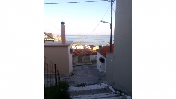 Πωλείται οικία με θέα στη θάλασσα στο Πλωμάρι Λέσβου.