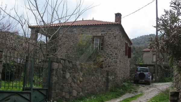 Πωλείται παλαιά πέτρινη οικία στην Τζίθρα, Λέσβου. Πωλείται παλαιά πέτρινη οικία στην Τζίθρα, Λέσβου.