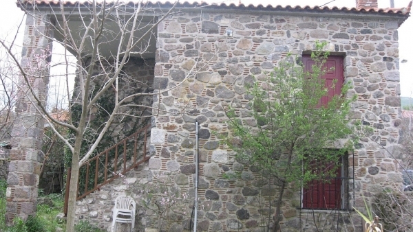 Πωλείται παλαιά πέτρινη οικία στην Τζίθρα, Λέσβου. Πωλείται παλαιά πέτρινη οικία στην Τζίθρα, Λέσβου.