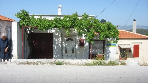 Πωλείται οικία στα Βασιλικά Λέσβου.