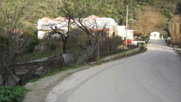 Πωλείται οικόπεδο 300 μ. μακριά από την θάλασσα, στον Άγιο Ισίδωρο Λέσβου.